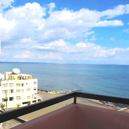 Mackenzie & Aparment Hotel Larnaca