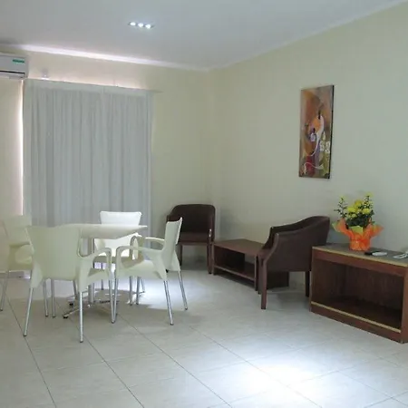 Mackenzie & Aparment Hotel 3*